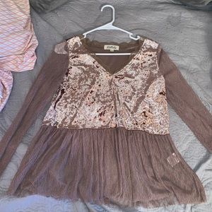 Size small Listicle velvet & lace shirt